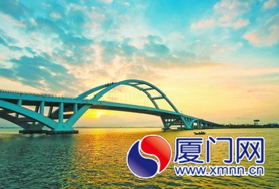 在五缘湾畔拍摄的日出