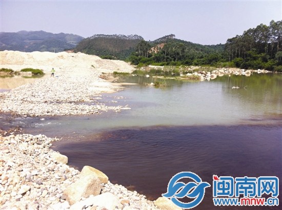 立案查处中 纸浆厂照排污水