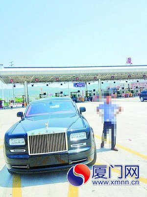 无牌劳斯莱斯被查。
