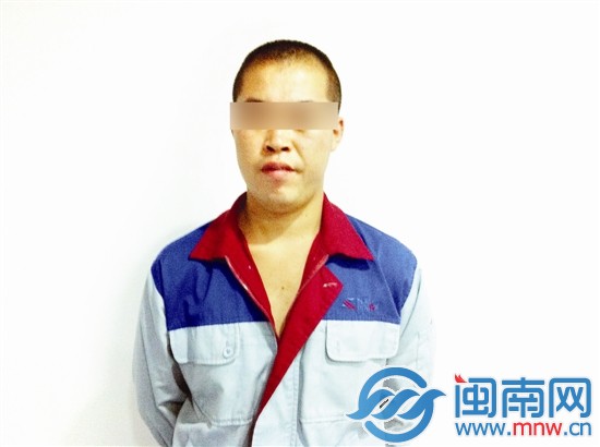 私自开走公交车的尹某，开车前还穿上了公交制服