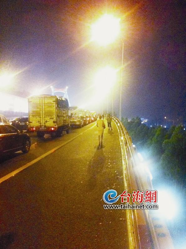 海沧大桥堵2个多小时