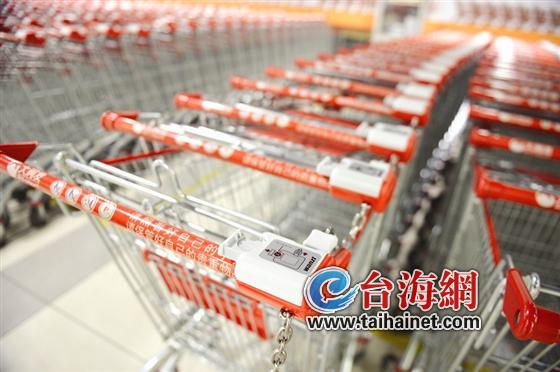 大润发推出自助投币手推车