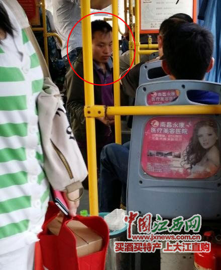 “强行”乞讨的男子