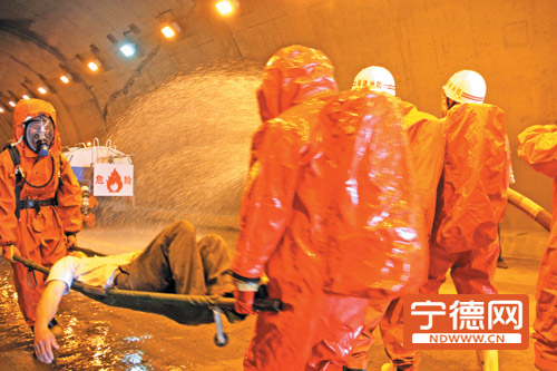 槽罐车隧道内“液氯泄漏”2