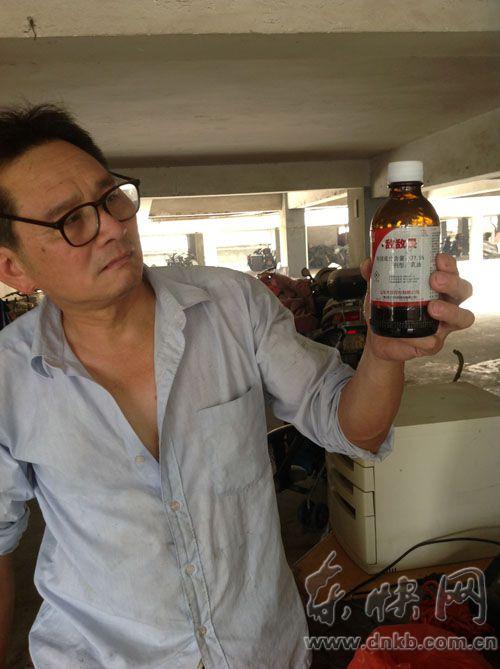保安陈先生被咬得处处红肿，说连敌敌畏都治不了害虫