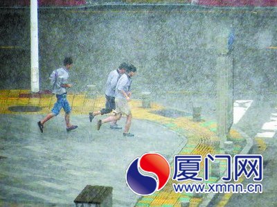 暴雨滂沱