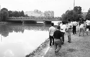 上海嘉定外冈中学女生考试没考好跳河