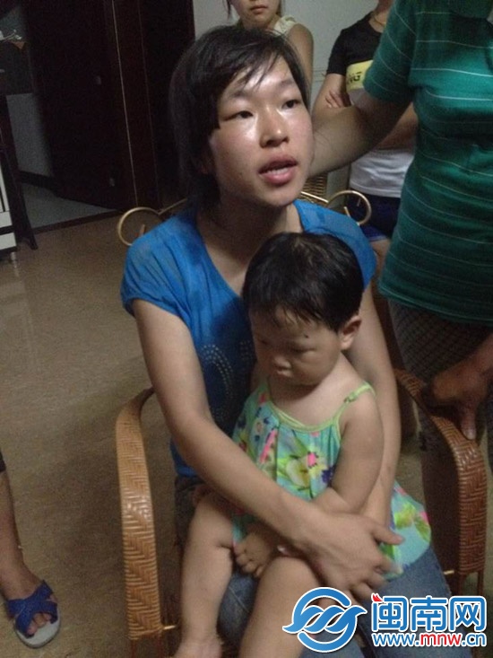 一岁半女儿受惊吓 又哭又闹