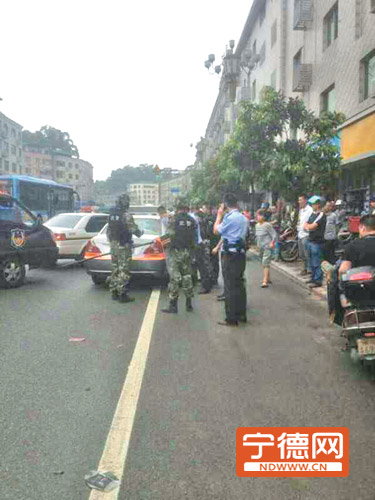 网恋女友竟是有夫之妇 霞浦男金涵持刀捅人1