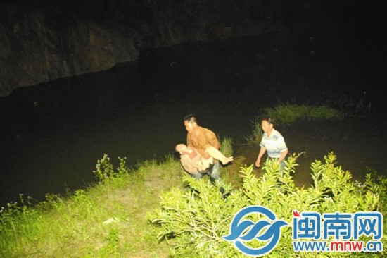 救援人员把郭婧怡救起时，她已没了呼吸