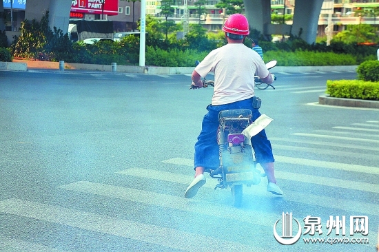 摩托车尾气排放影响空气质量