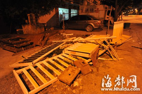 一辆小车在行驶过程中突然失控