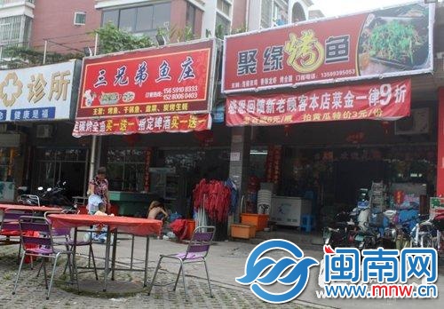 f斧头追砍事件就发生在聚缘烤鱼店门口