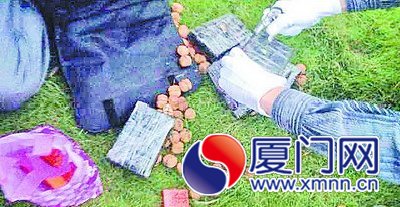 民警现场查验毒品