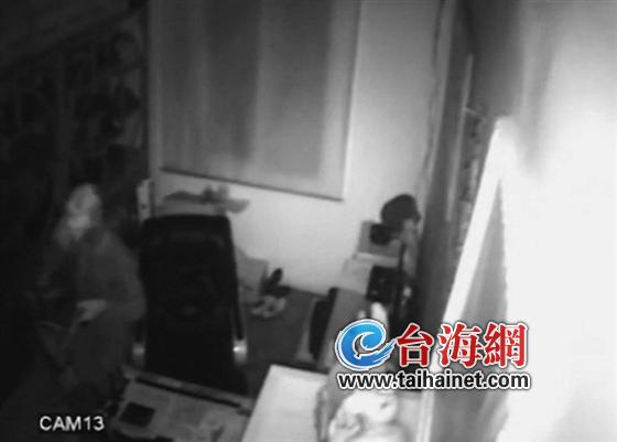 小偷踩好点半夜破窗入 龙岩老苏家26件藏品被盗2