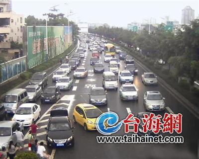 仙岳路堵车1