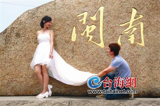 大学老师拍婚纱照