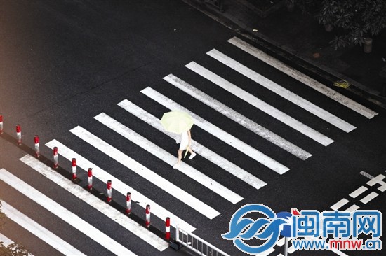 对流雨急降 暑气消几许