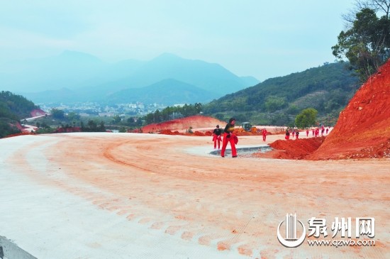 善岭公路拉近了善坛村与外界的距离