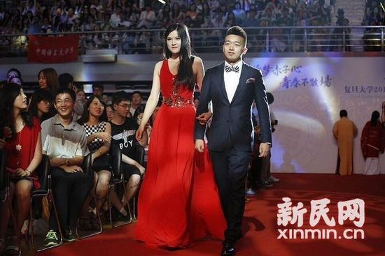 “门萨女神”张安琪登上红毯。
