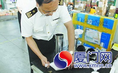 净水器滤芯中查获麻黄碱净重2505克