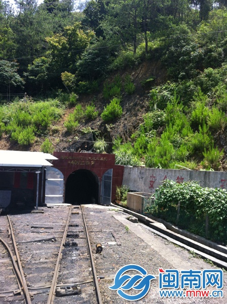 龙岩连城一煤矿发生巷道冒顶事故，2工人遇难，几米 