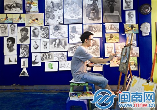 由于期末考逼近，一些艺考生暂缓练习，昨天只有一名 