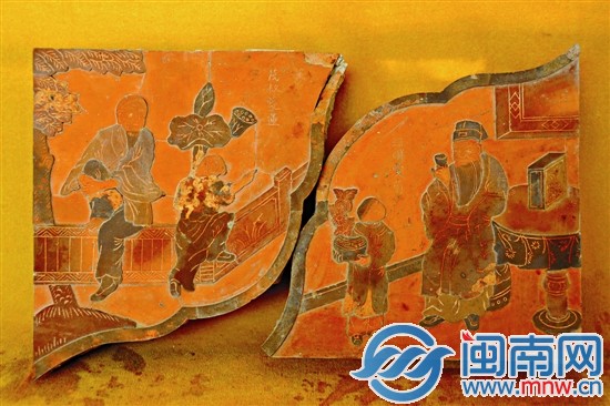 镜面墙的包角砖雕：渊明爱菊和茂叔爱莲