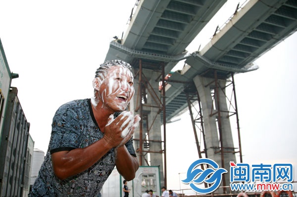每天洗澡和洗头是一天最大的享受