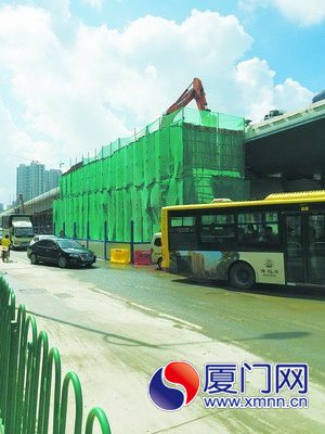 仙岳高架台湾街路口北侧围挡施工