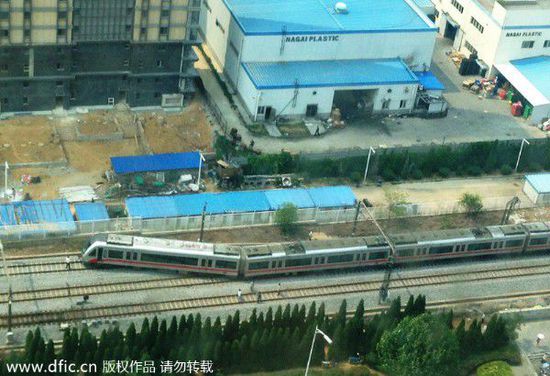 轻轨保税区站发生脱轨事故 事故原因正调查