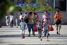 “小候鸟”来石与父母相聚