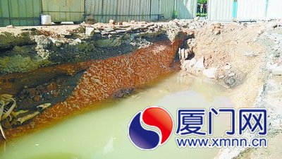 挖破水管