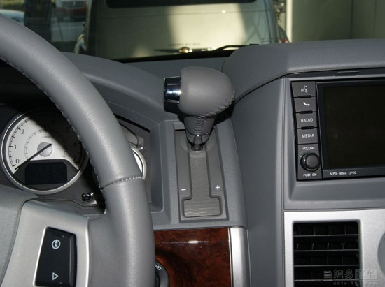 克莱斯勒TOWN AND COUNTRY 2010款7