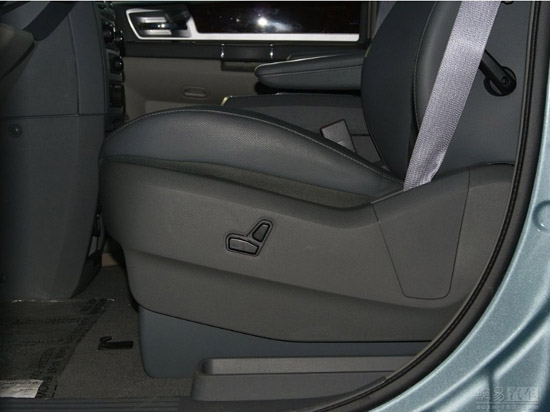 克莱斯勒TOWN AND COUNTRY 2010款13