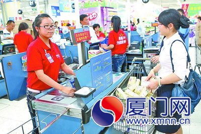 去年暑假有不少学生在卖场勤工俭学