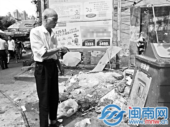 厝边黄老先生常在这里劝阻菜贩乱扔垃圾