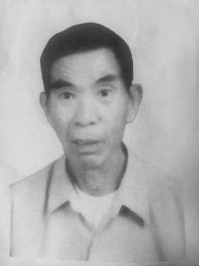 林孙盛，身高168厘米，走失时身穿白色衣服，灰色裤 