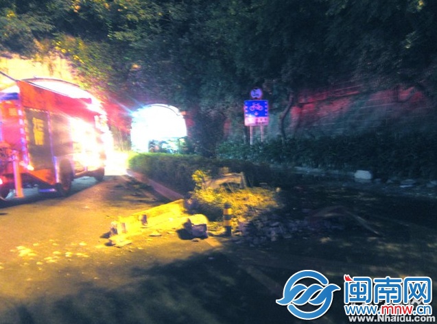豪车飞到10米开外的另一个隧道