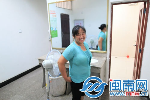 衣服穿上身，王大姐笑了