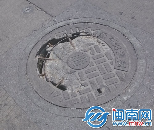 窨井盖破损严重