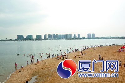 进入夏季，五缘湾沙滩又变得热闹起来
