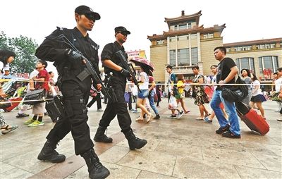北京四大火车站配铁鹰突击队特警狙击手2