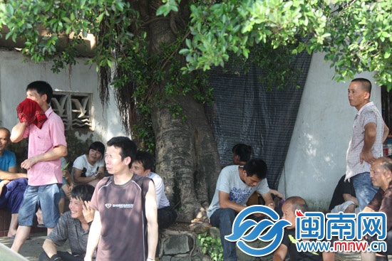 氨气管道泄漏 消防喷水2小时4