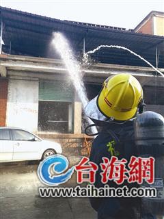 市区一冷冻厂氨气泄漏1
