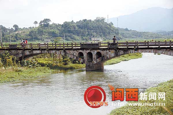 昔日垃圾堆成山 今日河清可垂钓1