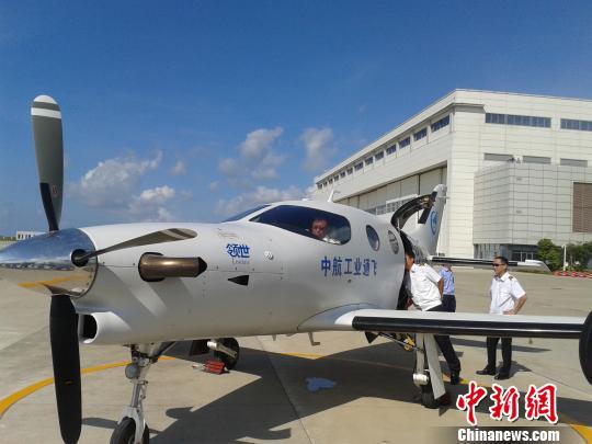 中国首款具有自主知识产权的全复合材料涡桨公务机“ 