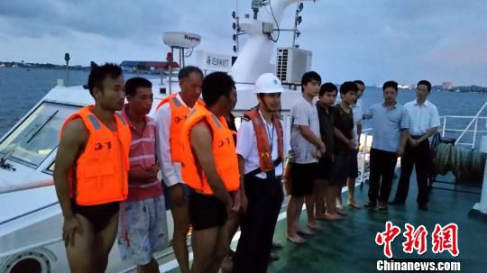 一艘货轮在湛江港沉没，11人获救2人失踪