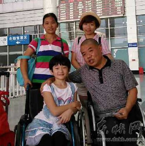 李蒙（前左）应央视之邀赴京录节目