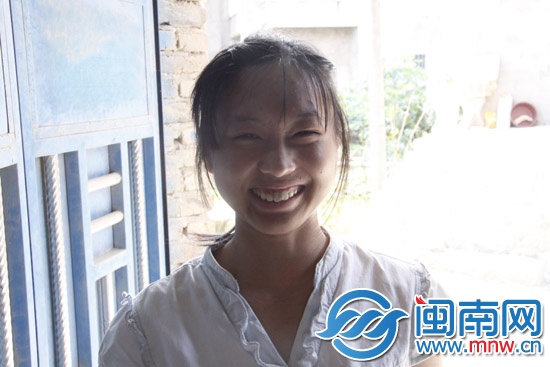把泪水装回心里 用汗水浇灌梦想12